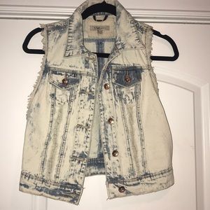 Blue Jean Vest acid washed/destroyed  S/CH